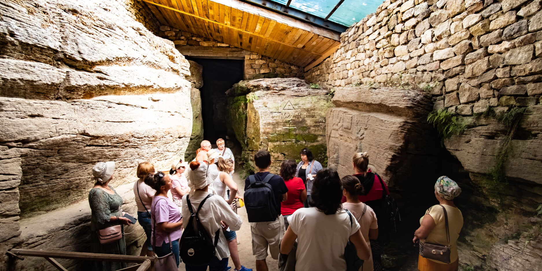 Скельний Храм в Буші