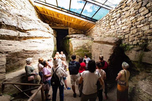 Скельний Храм в Буші