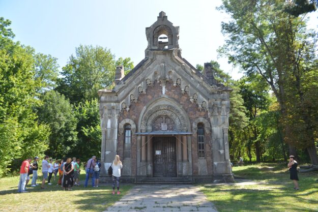Усипальниця Потоцьких в с. Печера
