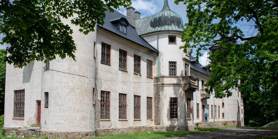 Палац в Тальному